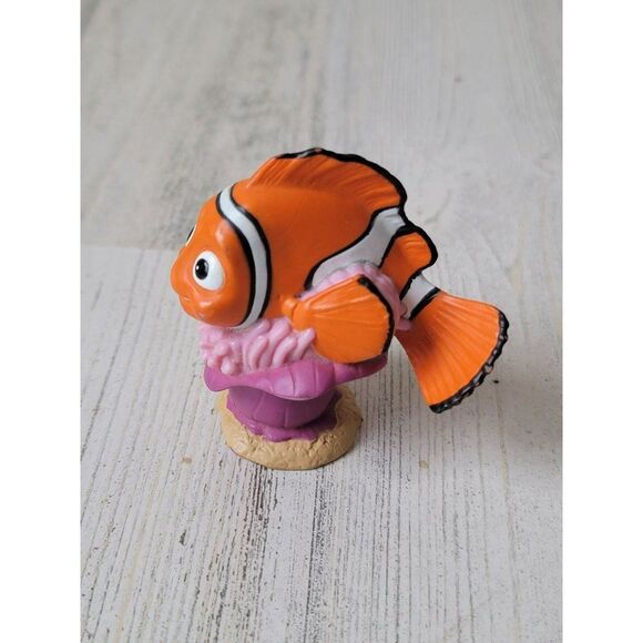 Pixar Disney clownfish finding little Nemo pink coral toy fish - Picture 2 of 5